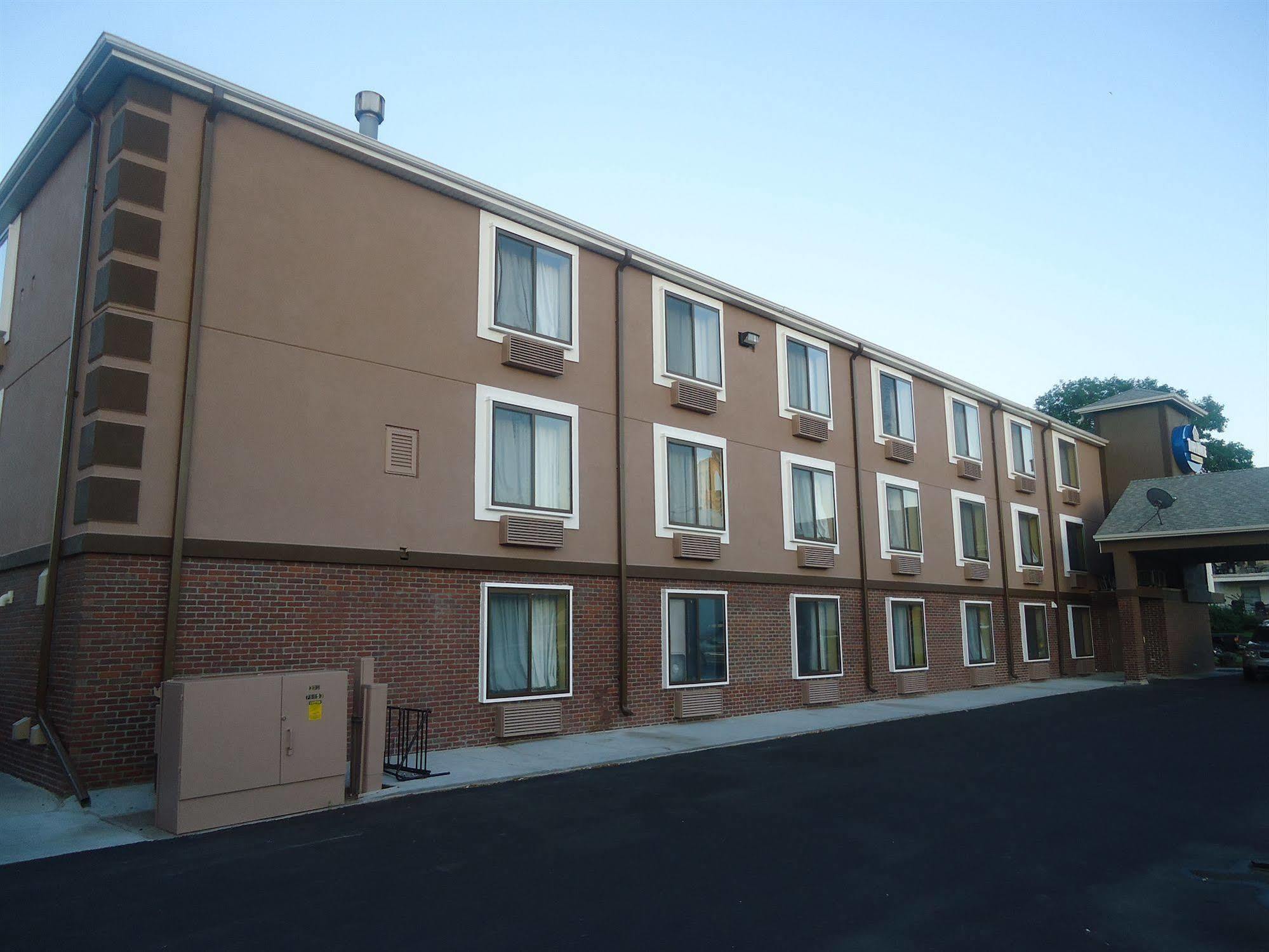 לינקולן Townhouse Extended Stay Hotel Downtown מראה חיצוני תמונה